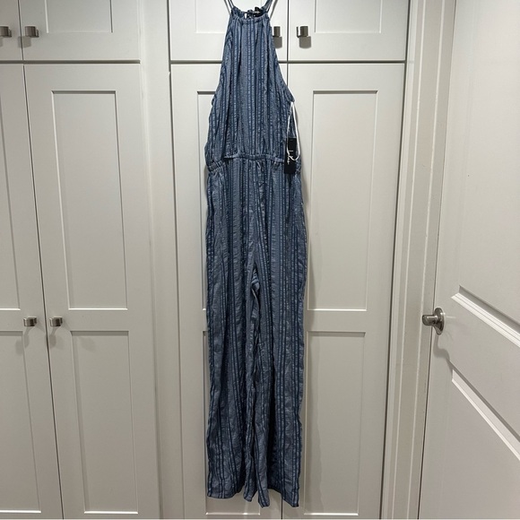 Lulu’s Destination Vacay Blue Striped Halter Wide-Leg Jumpsuit Size Medium - Picture 4 of 10